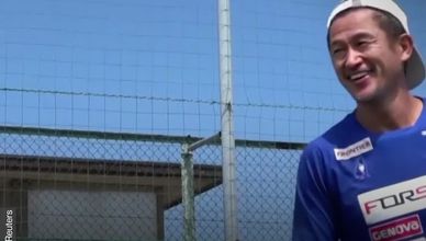 ‏سابقة كروية.. فريق ياباني يمدد عقد لاعب عمره 54 عاما