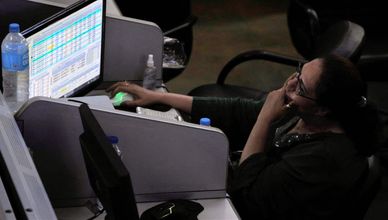 مصر.. مؤشر السوق الرئيسي يقفز بأكثر من 5% في تداولات اليوم  