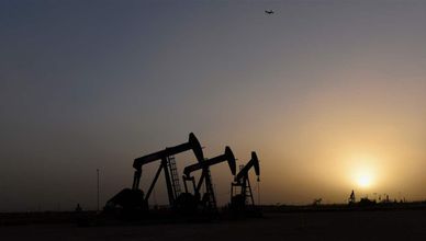 النفط يواصل تسجيل مكاسب وبرنت يقترب من 95 دولارًا للبرميل