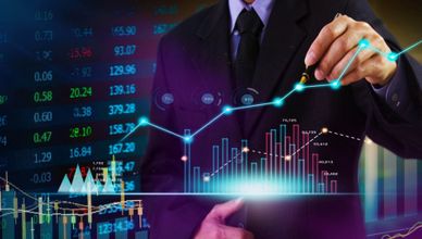 كيف تؤثر توقعات خفض الفائدة على العملات؟