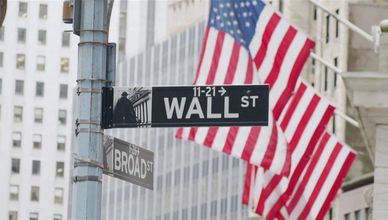 هول: الاقتصاد مازال يتمتع بالمرونة والأسواق عند مستويات قياسية جديدة