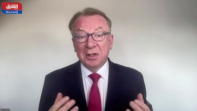 الدولار يرتفع والين تحت الضغط.. هل يتدخل بنك اليابان؟