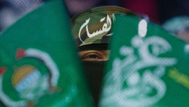 الضوء الأخضر المؤقت.. حماس بين إدارة الأمن والرهان السياسي