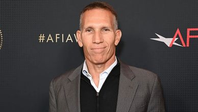 رجل وراء باربي وهوت ويلز.. رحلة إينون كرايز من الإعلام إلى صناعة اللعب