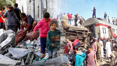 تحذيرات دولية من الإجلاء القسري لسكان غزة.. وتصادم قطارين يخلف ضحايا في مصر