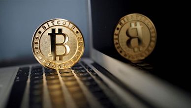 "بتكوين" فوق مستوى 26 ألف دولار