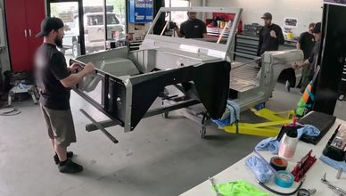 تعقيد داخل الورشة