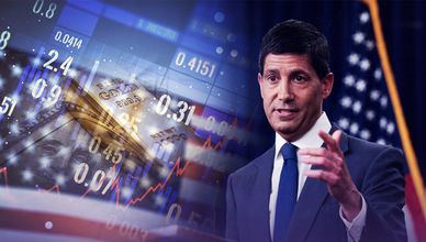 وارش يلمح لرفع الفائدة.. والذهب يخسر بريقه