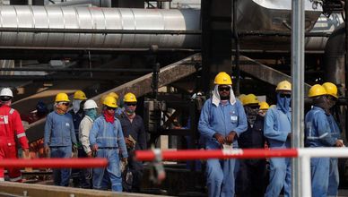 خفض إمدادات النفط مستمر.. و"كوب 28" يبحث مستقبل المناخ