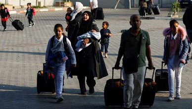 مراسل الشرق: دفعة جديدة من جرحى غزة تنقل إلى مستشفيات مصرية