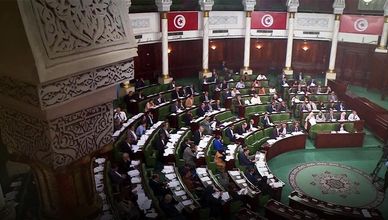 البرلمان التونسي.. توتر متصاعد بين النواب والسلطة التنفيذية