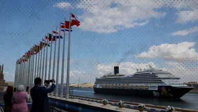 قناة السويس.. شريان رئيسي للتجارة العالمية