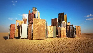 الأبد هو الآن.. معرض يحول سفح الأهرامات إلى منصة للفن العالمي