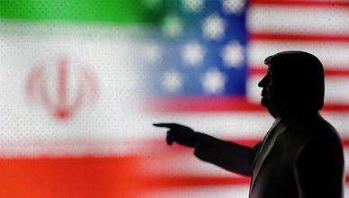 إيران تواجه ضغوطًا أميركية.. وغارات إسرائيلية على مطار صنعاء