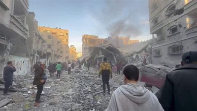 غارات جوية إسرائيلية في محيط مستشفى العودة وكمال عدوان بقطاع غزة