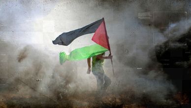 غزة.. مبنى متضرر من الحرب ينهار فوق ساكنيه