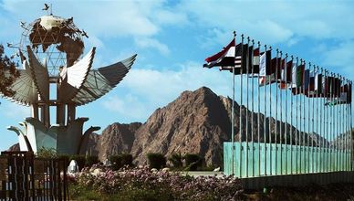 مصر تستضيف قمة دولية لإنهاء حرب غزة.. وحرب الرسوم تشتعل مجددا
