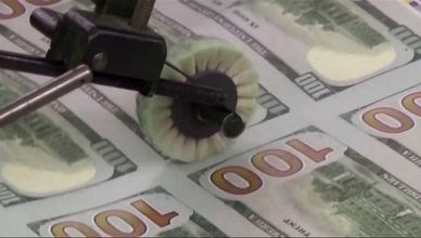 الدولار بأعلى مستوى في 9 أشهر بدعم من تراجع عوائد السندات