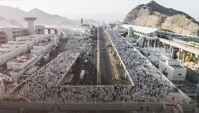 الحجاج يواصلون رمي الجمرات.. وتحذيرات أميركية لطهران حال تمسكها بـ"التخصيب"