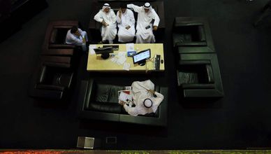 تباطؤ أداء مؤشري أبوظبي ودبي باستثناء المحفزات في ديسمبر