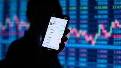 "تاسي" يهبط مع ضغوط بيعية.. وتملك الأجانب يعزز العقارات