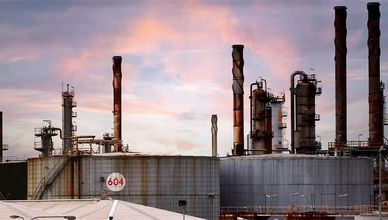 تهدئة في أسواق الطاقة.. و"برنت" يتراجع عن الذروة