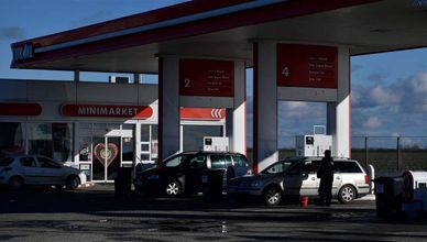 برينير: توقعات باستمرار الخفض الطوعي للإنتاج النفطي من السعودية وروسيا
