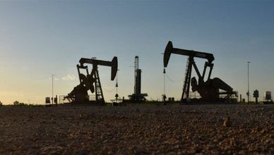 النفط .. توقعات بتمديد الخفض الطوعي للسعودية وروسيا