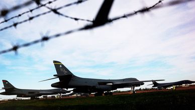 تحركات سياسية وعسكرية متزامنة حول إيران والطاقة العالمية