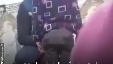عراقي يعنف ابنه