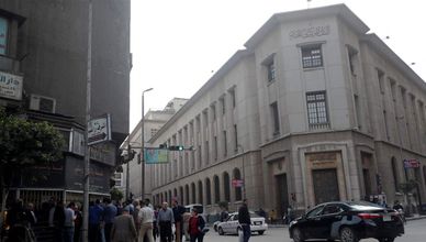 بعد تخفيض الجنيه.. "المركزي المصري" يحاصر السوق الموازية