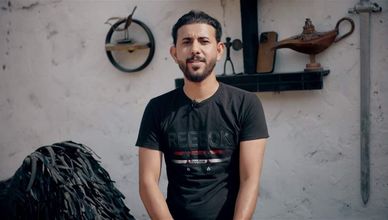 حسين داوود يحول الخردة إلى تحف فنية 