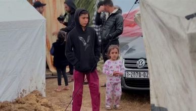 البرد وشح الإمدادات.. معاناة النازحين في غزة 