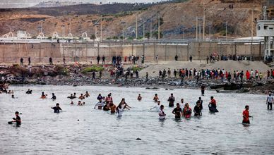 إسبانيا وملف المهاجرين.. ماذا حدث في سبتة