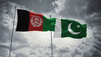 مواجهة مفتوحة بين أفغانستان وباكستان.. وتقدم مفاوضات أميركا وإيران