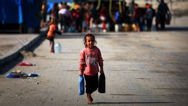 رغم الهدنة.. غزة تصطف في طوابير العطش والجوع