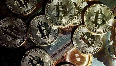 بتكوين تتماسك.. ومؤشرات الخليج تتباين في جلسة حذرة