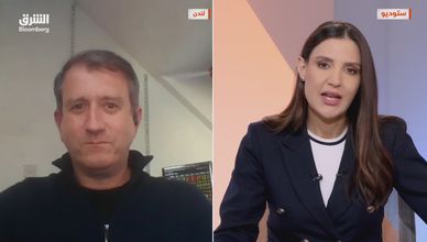 الضغوط المالية الأوروبية تعزز مكاسب الدولار والفرنك