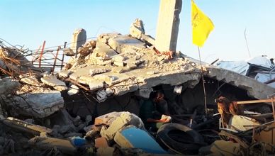 فلسطينيون في خان يونس يعودون لأنقاض منازلهم هربا من الخيام