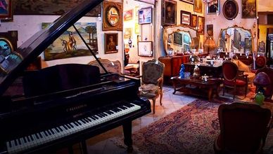 تجارة الأنتيكات.. صالات مصرية عتيقة تقاوم الزمن