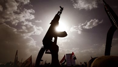 إيران والحوثيون.. تسليح رغم الحظر