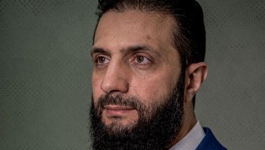 تعهد الشرع يعيد صياغة الداخل السوري.. وملف "نتفليكس" يربك السوق الأميركية