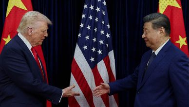 ضوء أخضر من ترمب لتصدير رقائق متقدمة للصين.. وفائض تجاري صيني قياسي