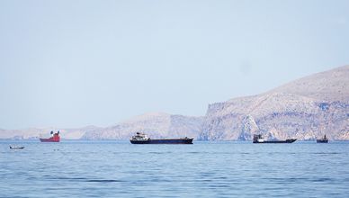 أميركا وإيران.. مضيق هرمز بين التهديد ورسوم العبور