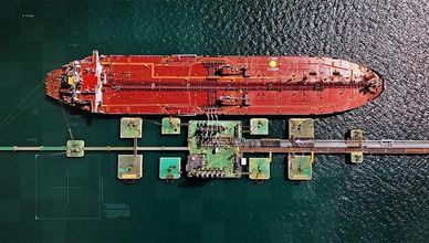 ترمب يهدد البنية التحتية الإيرانية والنفط يقفز مع افتتاح آسيا