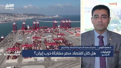 تحويلات المصريين والاستثمار التصديري يقودان تعافي اقتصاد مصر