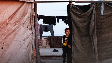 شبح الشتاء يطارد غزة.. ثالوث البرد والمرض ونقص الأدوية ينتظر الغزيين