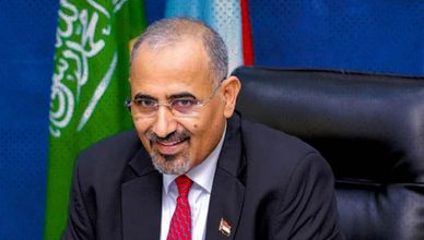 العمالقة تسيطر على القصر الرئاسي بعدن.. وهروب رئيس الانتقالي الجنوبي وإسقاط عضويته