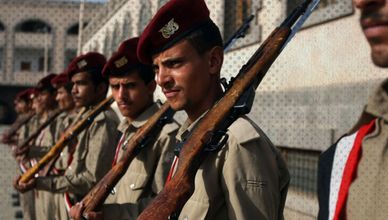 الجيش اليمني يتقدم بالوازعية.. والقصف يتواصل بذكرى 7 أكتوبر