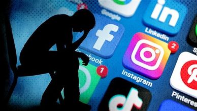 مواقع التواصل الاجتماعي.. ما علاقتها بالإحباط؟